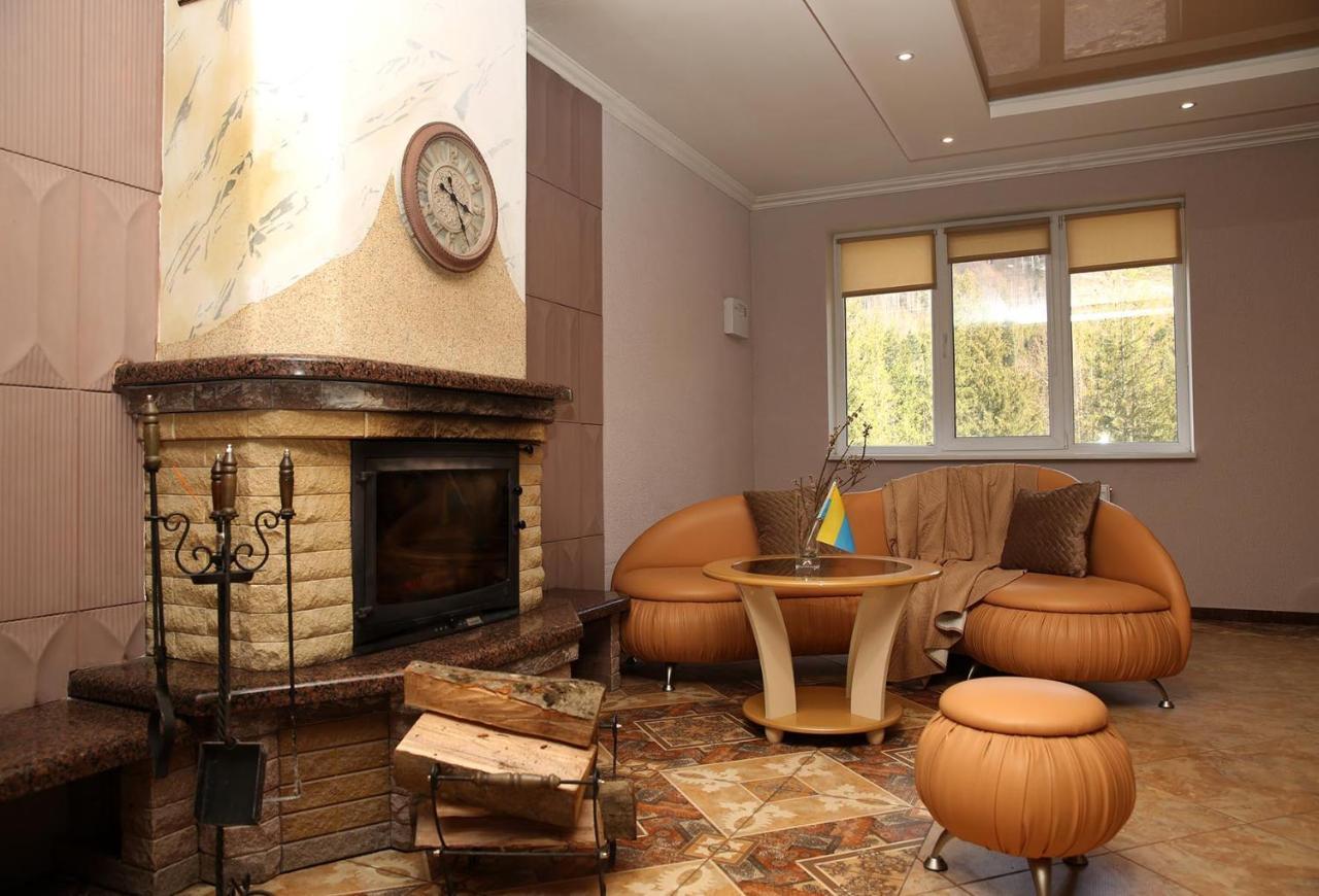 Hotel Den House à Myslovka Extérieur photo