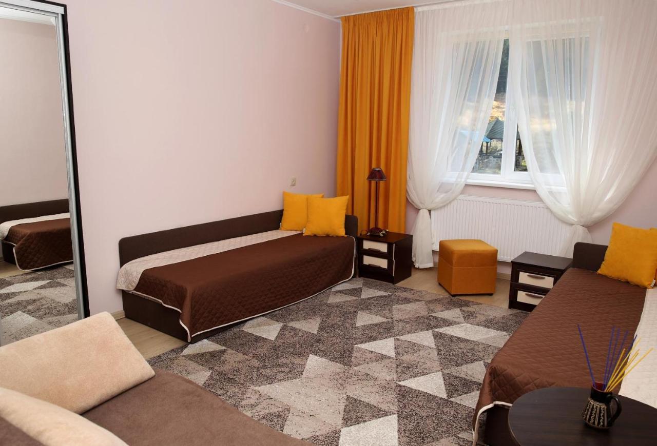 Hotel Den House à Myslovka Extérieur photo