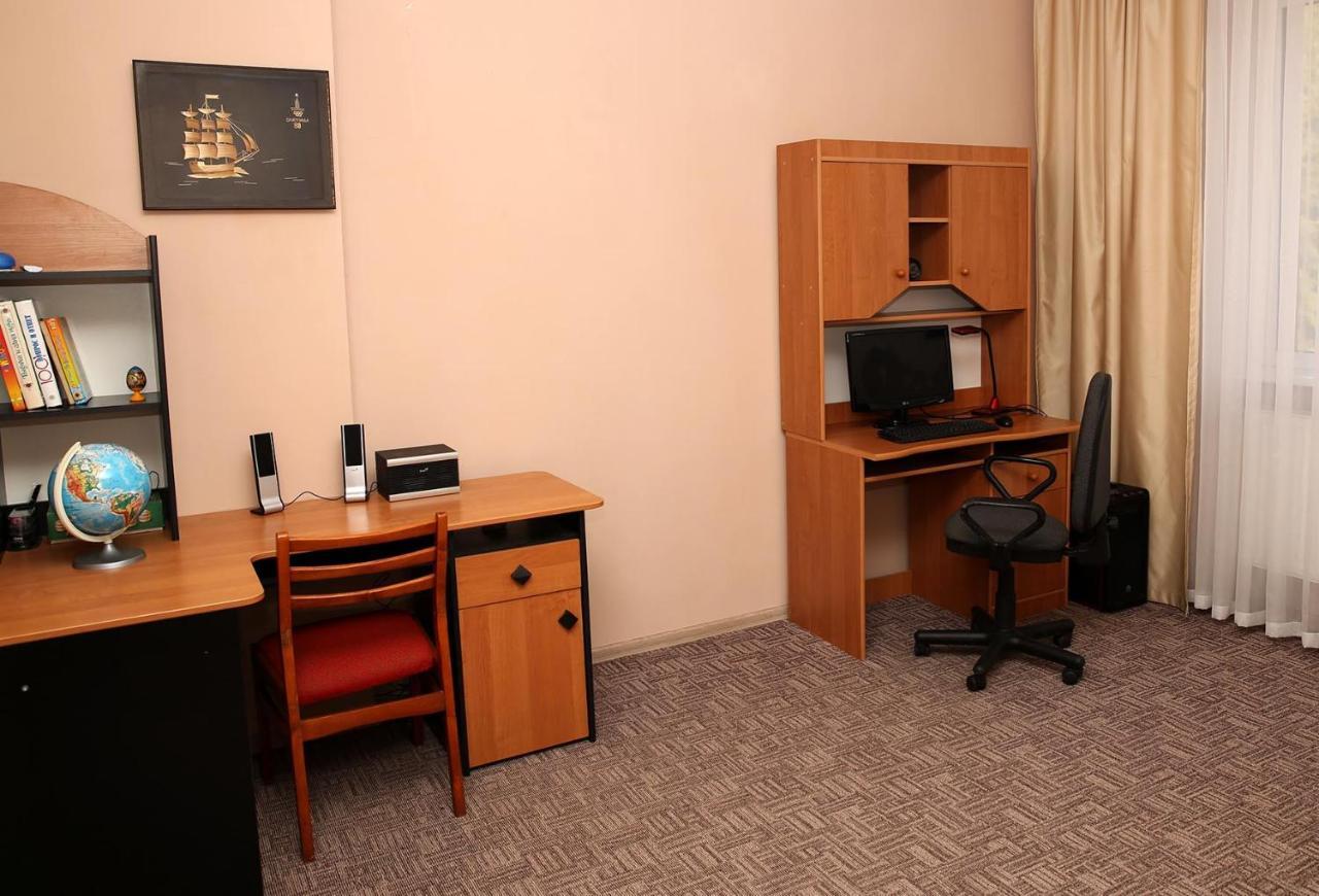 Hotel Den House à Myslovka Extérieur photo
